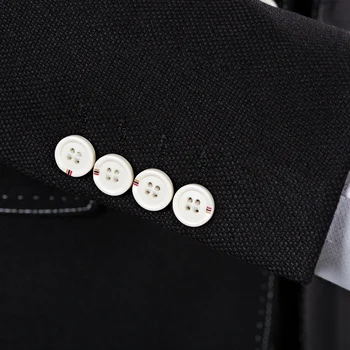 2018 naujų sezonų vyrų mados kietas kostiumas vyrams verslo atsitiktinis aukštos kokybės mygtuką Vieną vestuvių kostiumai (Švarkas, Liemenė ir kelnės)