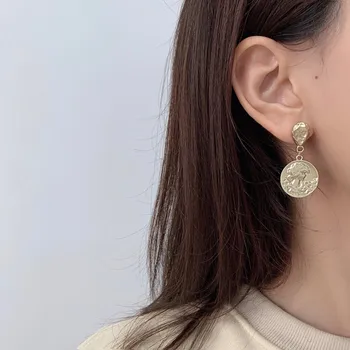 Korėjos elegantiškas retro stiliaus metalo hollow-out geometrinis nesimetriškas auskarai, Puikūs stilingi moteriški auskarai,2020 naujų papuošalų
